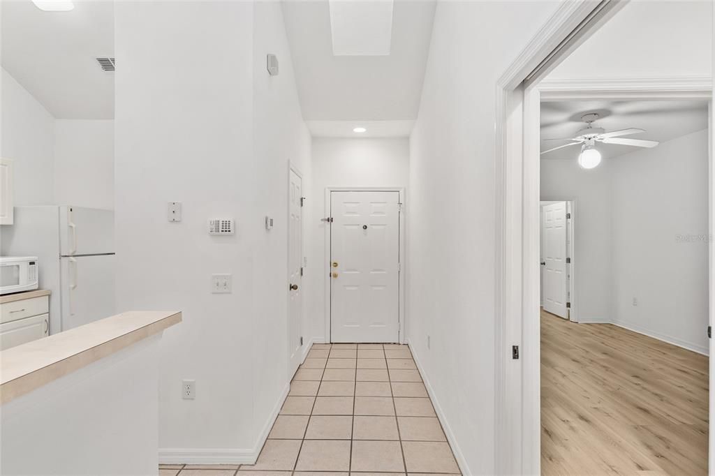 На продажу: $209,999 (2 спален, 2 ванн, 1293 Квадратных фут)