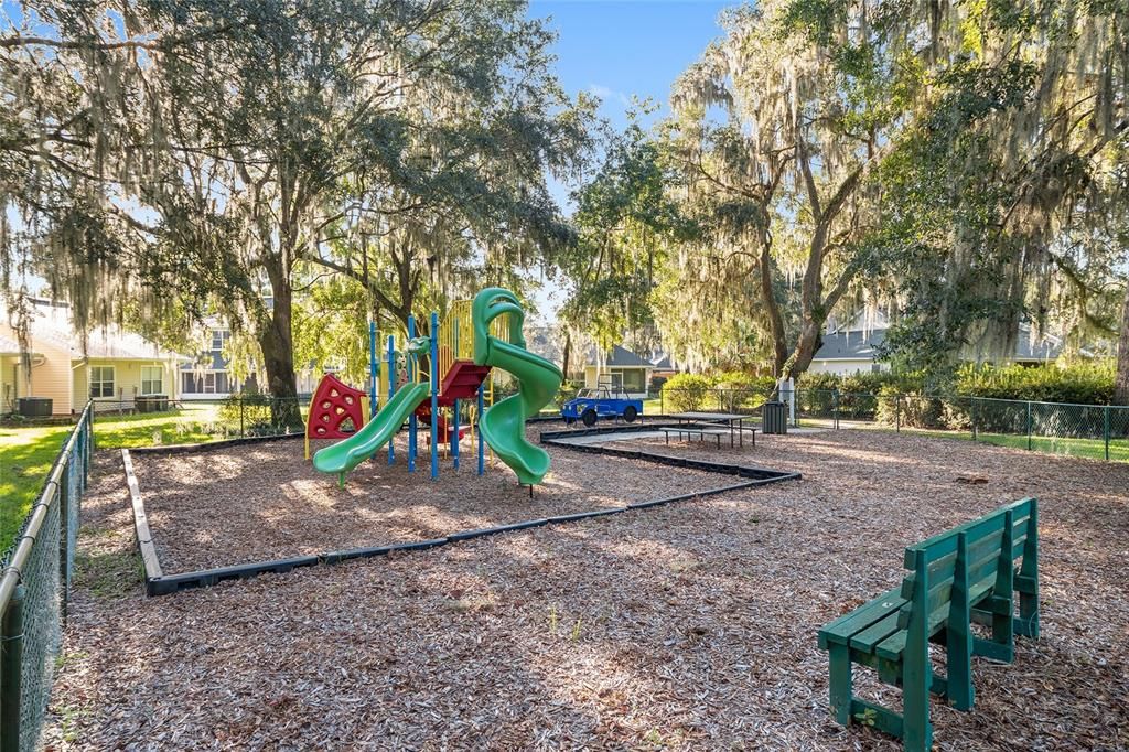 На продажу: $209,999 (2 спален, 2 ванн, 1293 Квадратных фут)