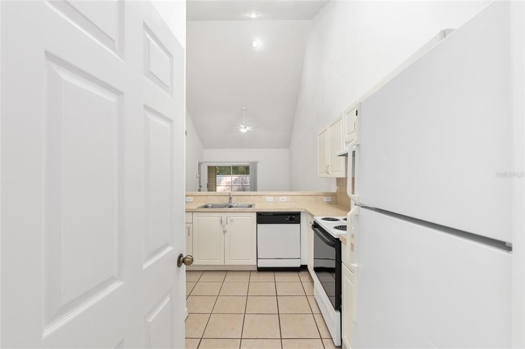 На продажу: $209,999 (2 спален, 2 ванн, 1293 Квадратных фут)