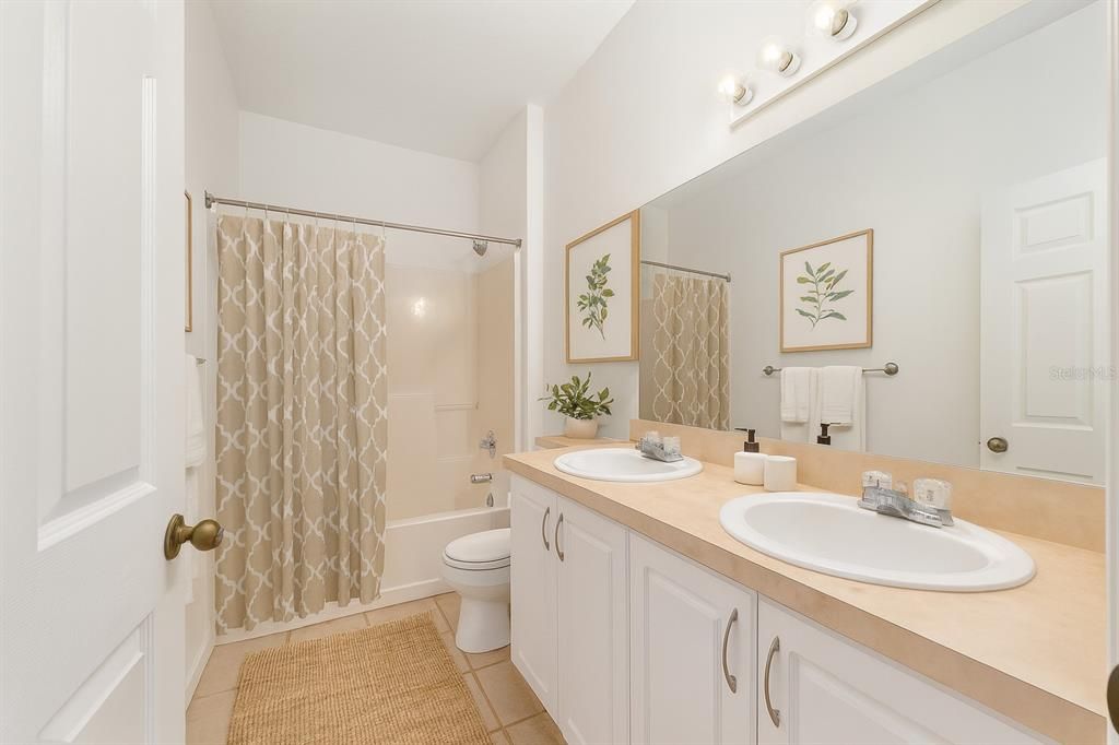 На продажу: $209,999 (2 спален, 2 ванн, 1293 Квадратных фут)