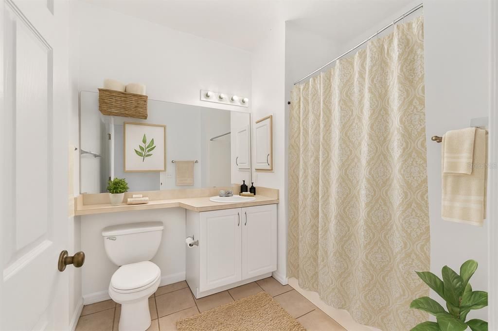 На продажу: $209,999 (2 спален, 2 ванн, 1293 Квадратных фут)