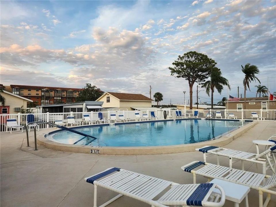 待售: $199,900 (2 贝兹, 2 浴室, 920 平方英尺)