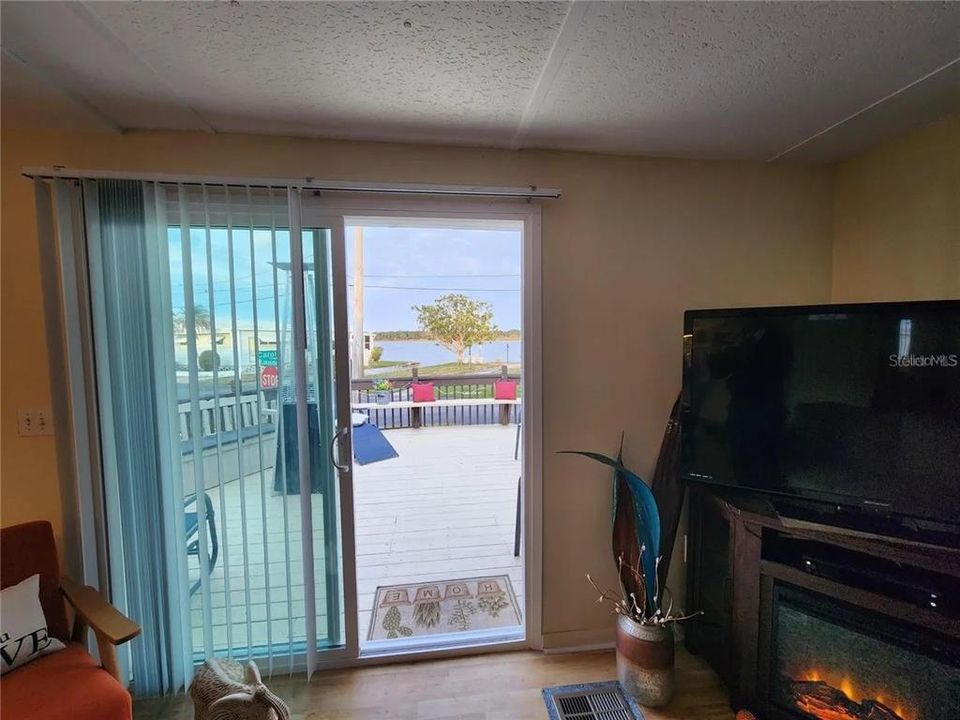 待售: $199,900 (2 贝兹, 2 浴室, 920 平方英尺)