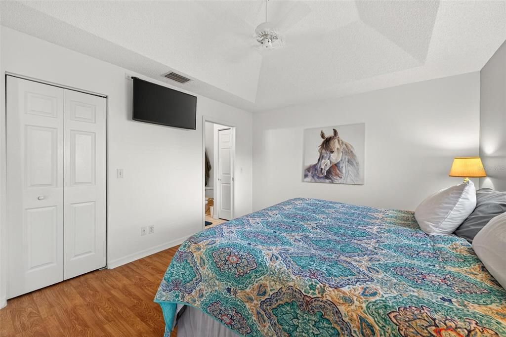 Active With Contract: $2,400 (2 beds, 2 baths, 1062 Square Feet)