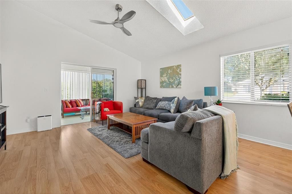 Active With Contract: $2,400 (2 beds, 2 baths, 1062 Square Feet)