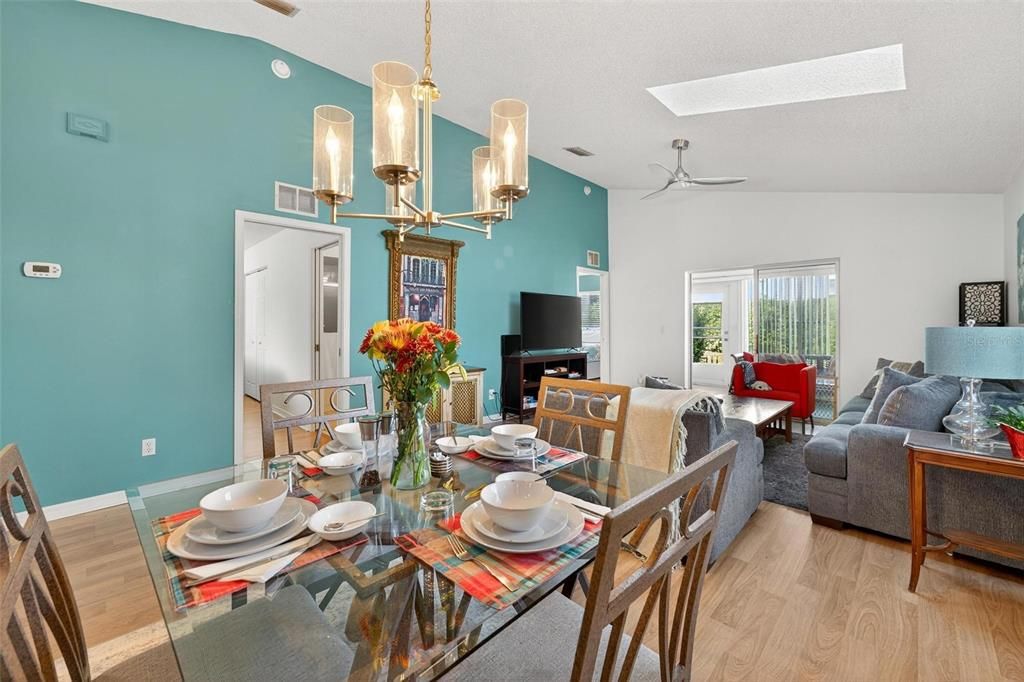 Active With Contract: $2,400 (2 beds, 2 baths, 1062 Square Feet)