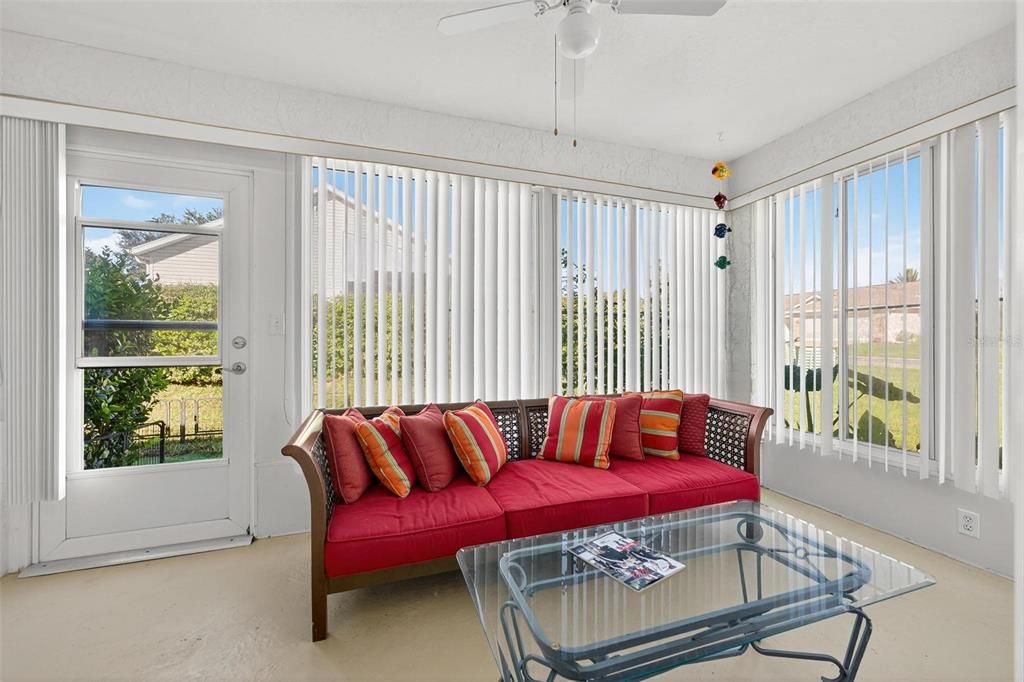 Active With Contract: $2,400 (2 beds, 2 baths, 1062 Square Feet)