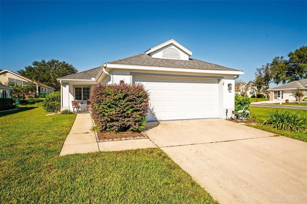 Active With Contract: $2,400 (2 beds, 2 baths, 1062 Square Feet)