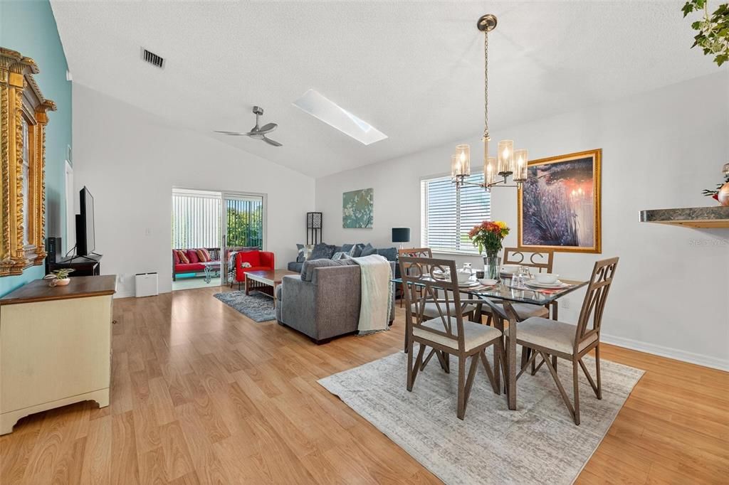 Active With Contract: $2,400 (2 beds, 2 baths, 1062 Square Feet)