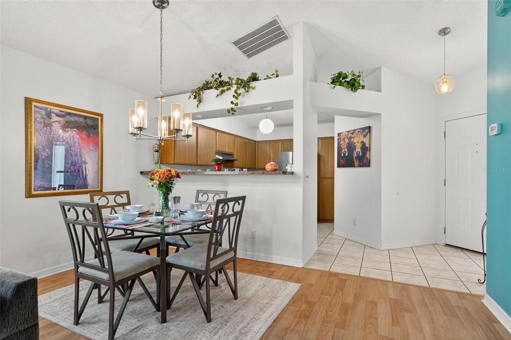 Active With Contract: $2,400 (2 beds, 2 baths, 1062 Square Feet)