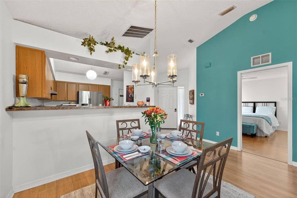 Active With Contract: $2,400 (2 beds, 2 baths, 1062 Square Feet)