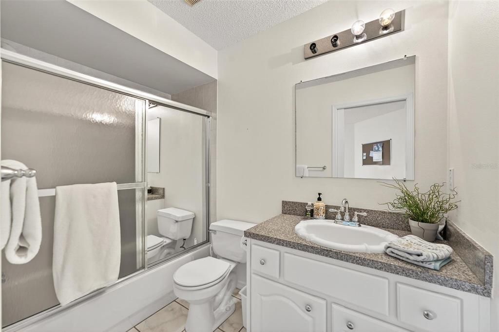 Active With Contract: $2,400 (2 beds, 2 baths, 1062 Square Feet)