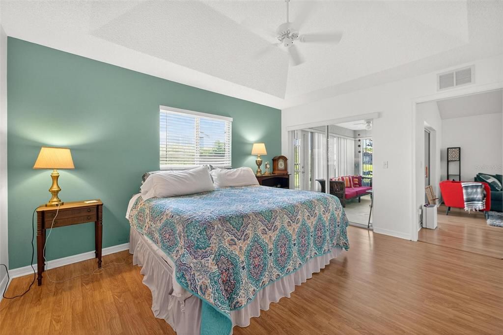 Active With Contract: $2,400 (2 beds, 2 baths, 1062 Square Feet)