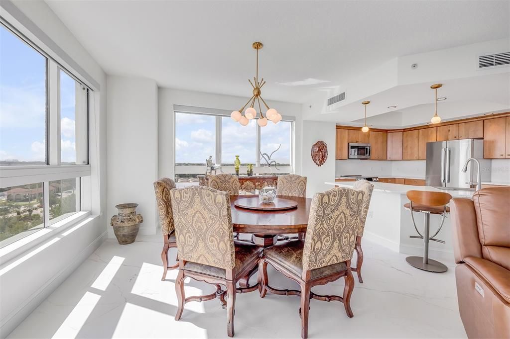 En Venta: $599,000 (3 camas, 3 baños, 2079 Pies cuadrados)