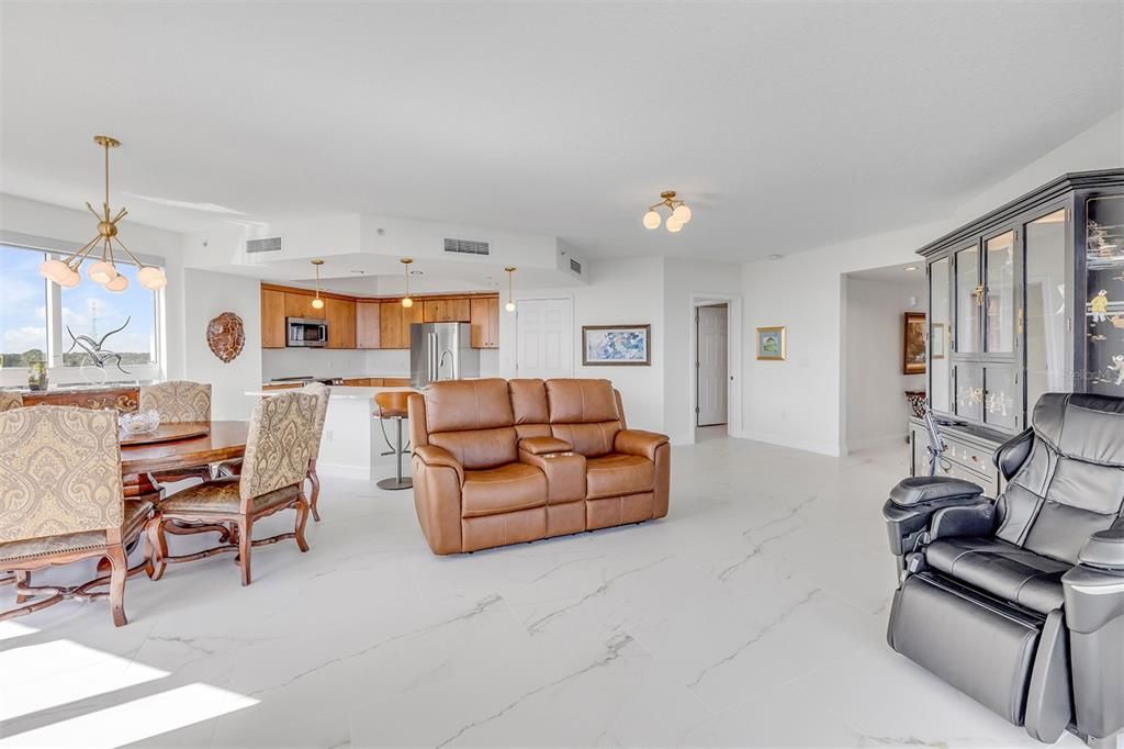 En Venta: $599,000 (3 camas, 3 baños, 2079 Pies cuadrados)