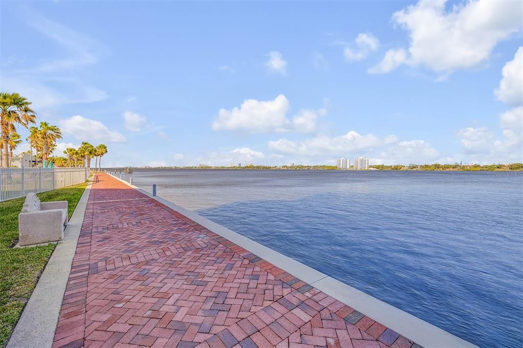 En Venta: $599,000 (3 camas, 3 baños, 2079 Pies cuadrados)