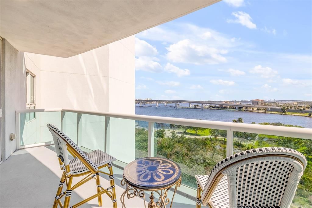 En Venta: $599,000 (3 camas, 3 baños, 2079 Pies cuadrados)