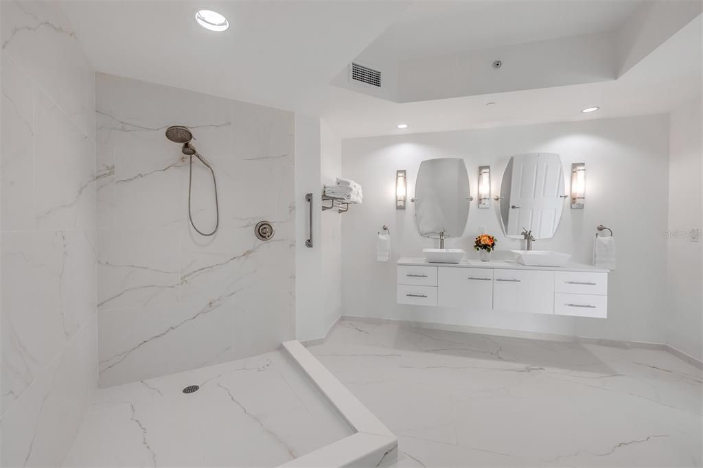 En Venta: $599,000 (3 camas, 3 baños, 2079 Pies cuadrados)