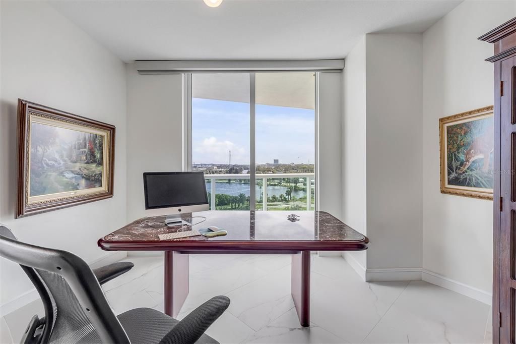 En Venta: $599,000 (3 camas, 3 baños, 2079 Pies cuadrados)