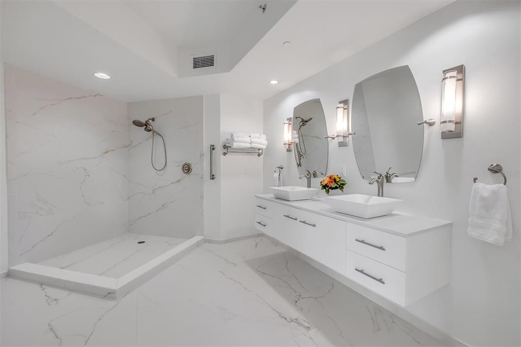 En Venta: $599,000 (3 camas, 3 baños, 2079 Pies cuadrados)