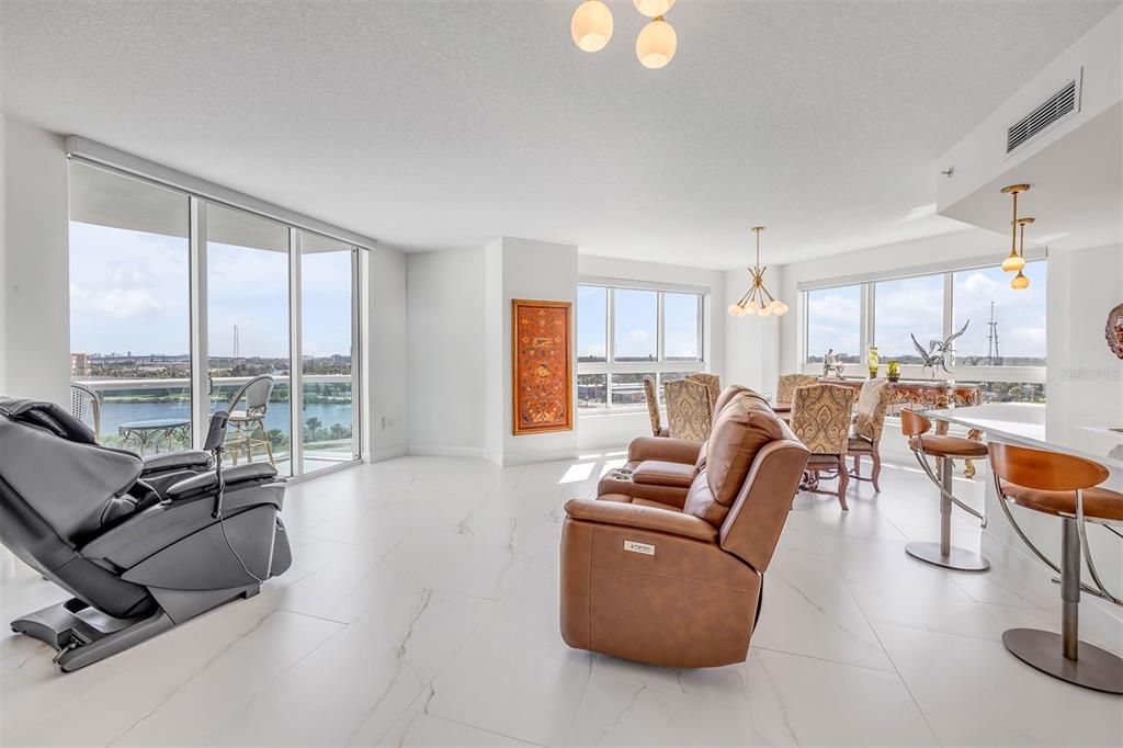 En Venta: $599,000 (3 camas, 3 baños, 2079 Pies cuadrados)