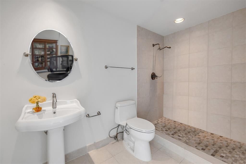 En Venta: $599,000 (3 camas, 3 baños, 2079 Pies cuadrados)