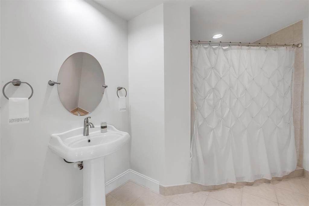 En Venta: $599,000 (3 camas, 3 baños, 2079 Pies cuadrados)