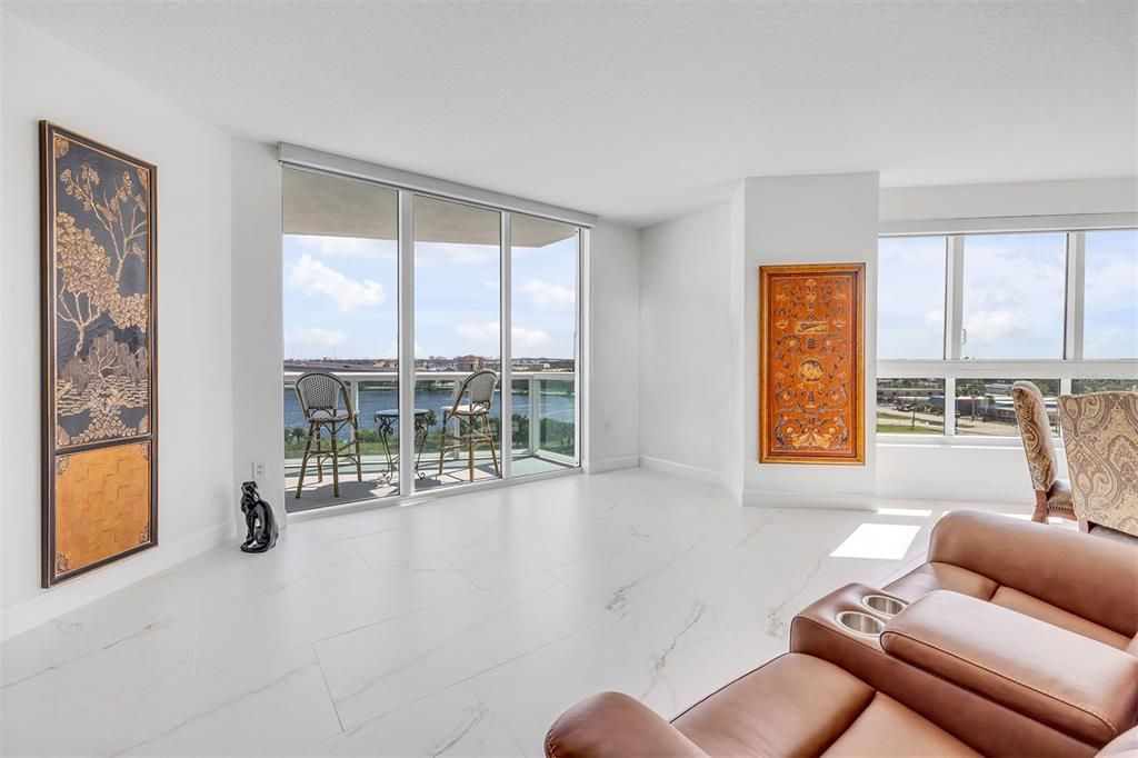 En Venta: $599,000 (3 camas, 3 baños, 2079 Pies cuadrados)