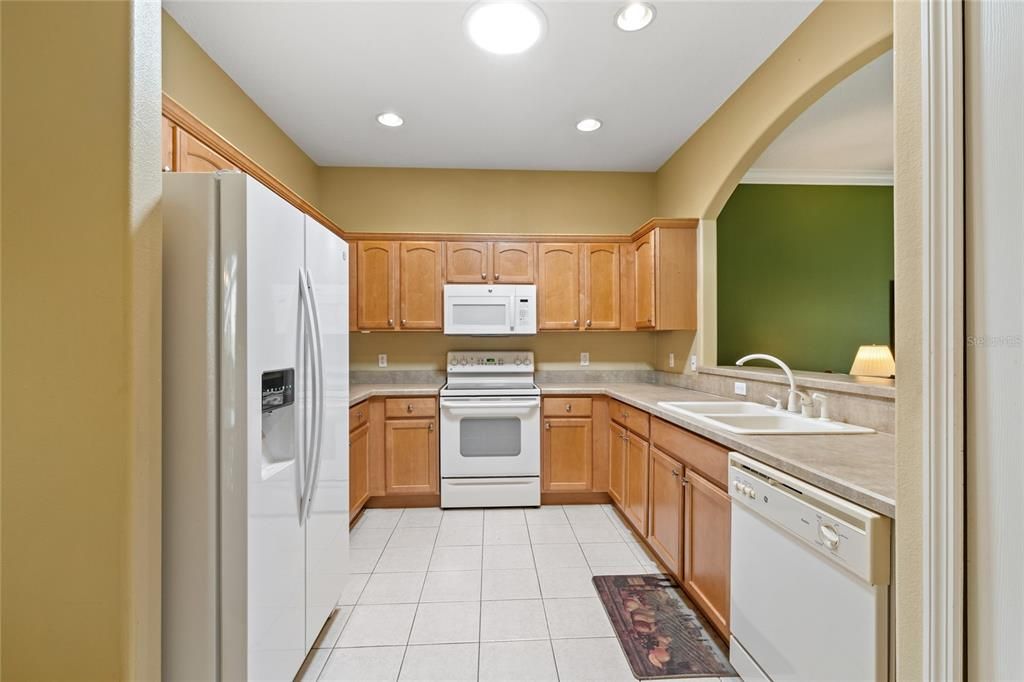 Active With Contract: $275,000 (2 beds, 2 baths, 1559 Square Feet)