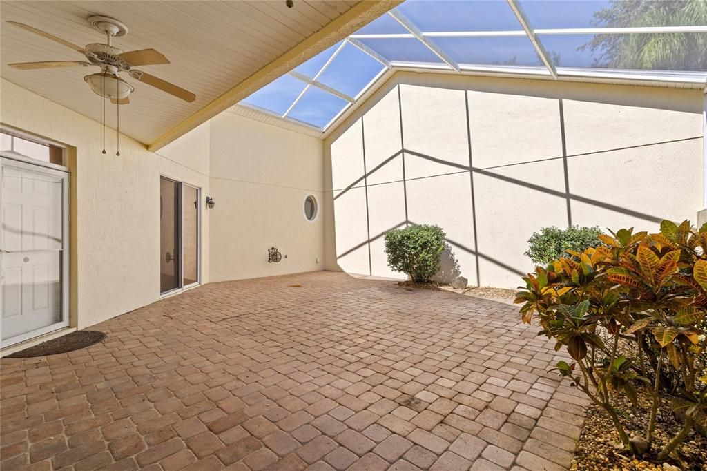 Active With Contract: $275,000 (2 beds, 2 baths, 1559 Square Feet)