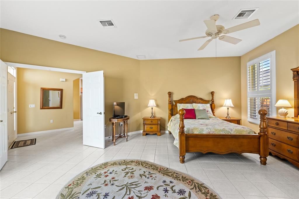 Active With Contract: $275,000 (2 beds, 2 baths, 1559 Square Feet)