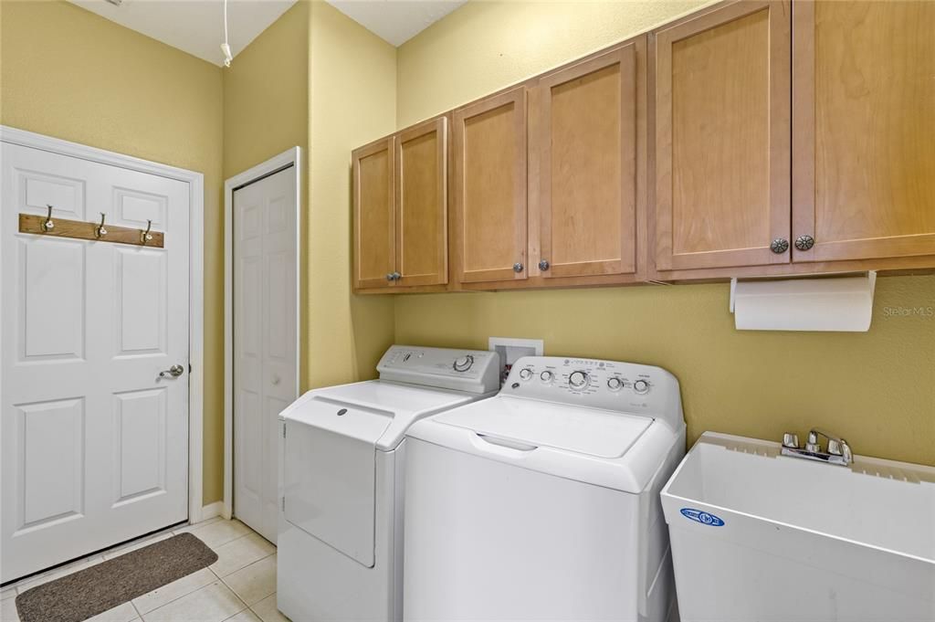 Active With Contract: $275,000 (2 beds, 2 baths, 1559 Square Feet)