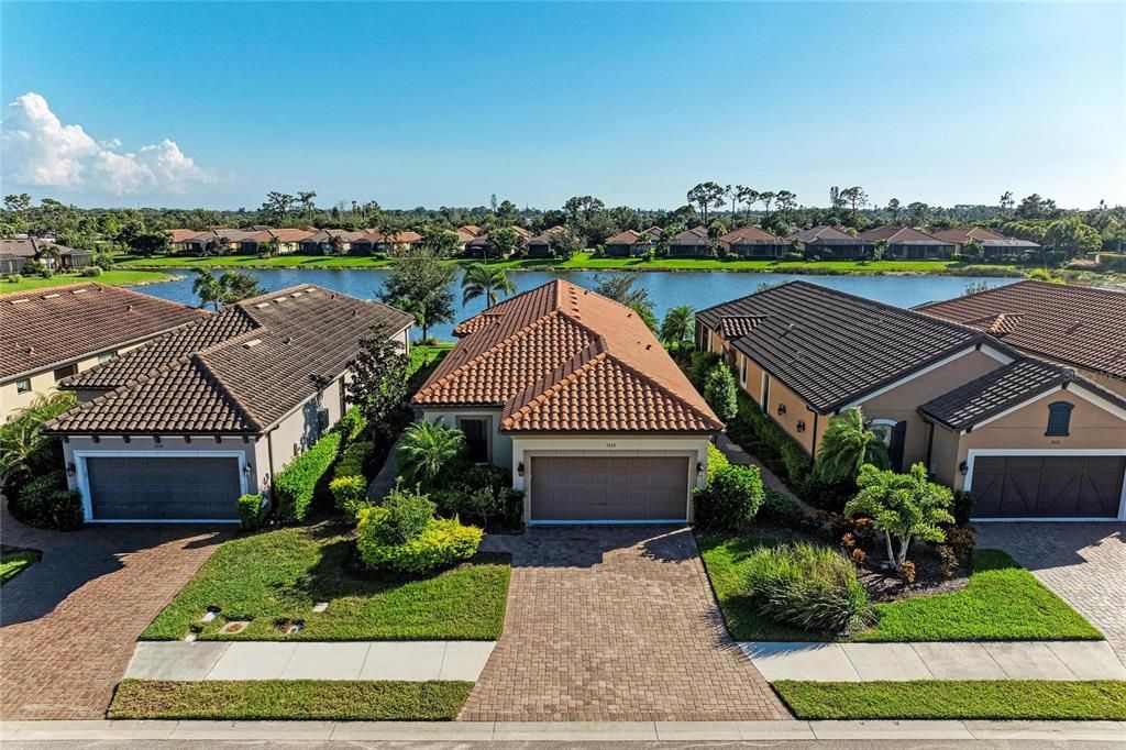 Recently Sold: $699,900 (3 beds, 2 baths, 1945 Square Feet)