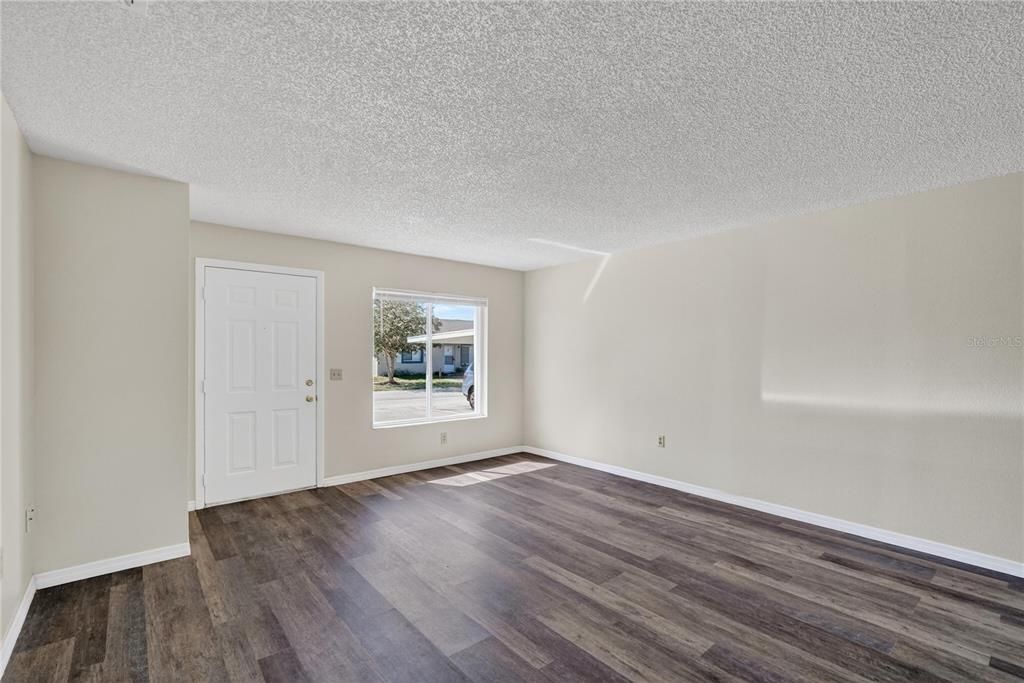 For Sale: $169,500 (3 beds, 2 baths, 1073 Square Feet)