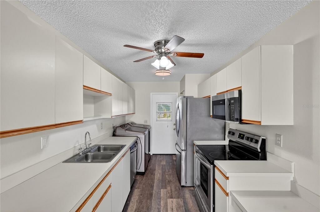 For Sale: $169,500 (3 beds, 2 baths, 1073 Square Feet)