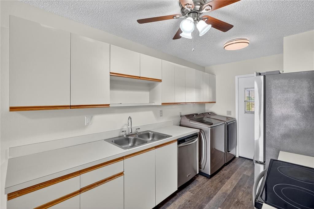 For Sale: $169,500 (3 beds, 2 baths, 1073 Square Feet)