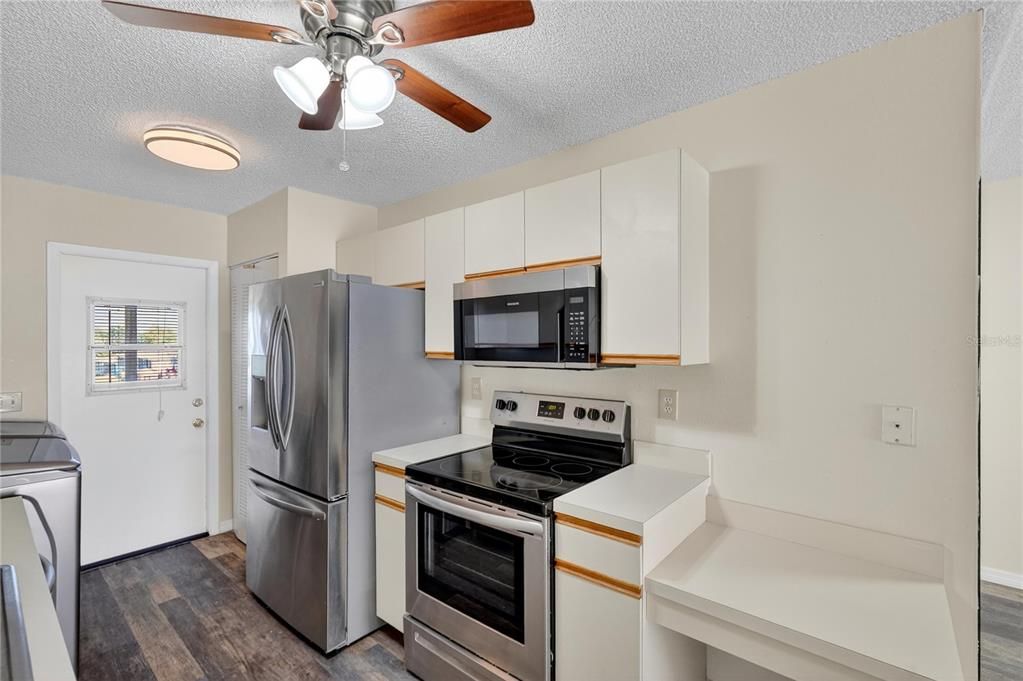 For Sale: $169,500 (3 beds, 2 baths, 1073 Square Feet)