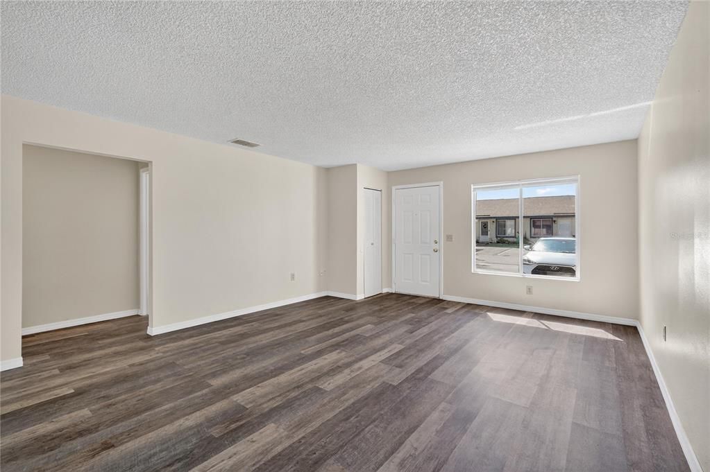 For Sale: $169,500 (3 beds, 2 baths, 1073 Square Feet)