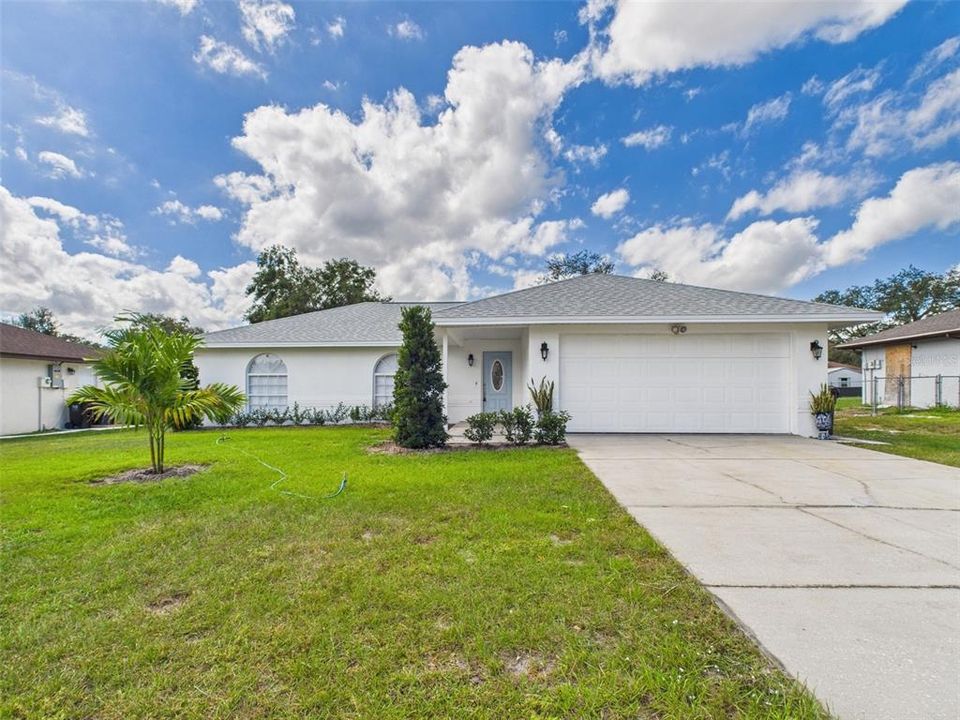 Activo con contrato: $299,900 (3 camas, 2 baños, 1564 Pies cuadrados)