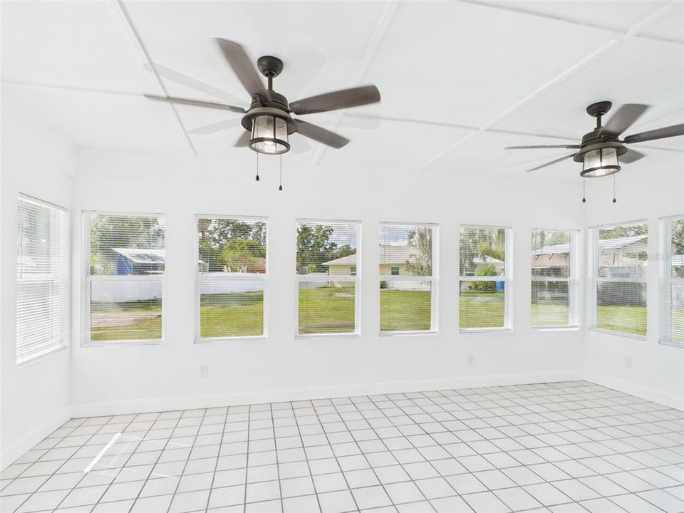 Activo con contrato: $299,900 (3 camas, 2 baños, 1564 Pies cuadrados)