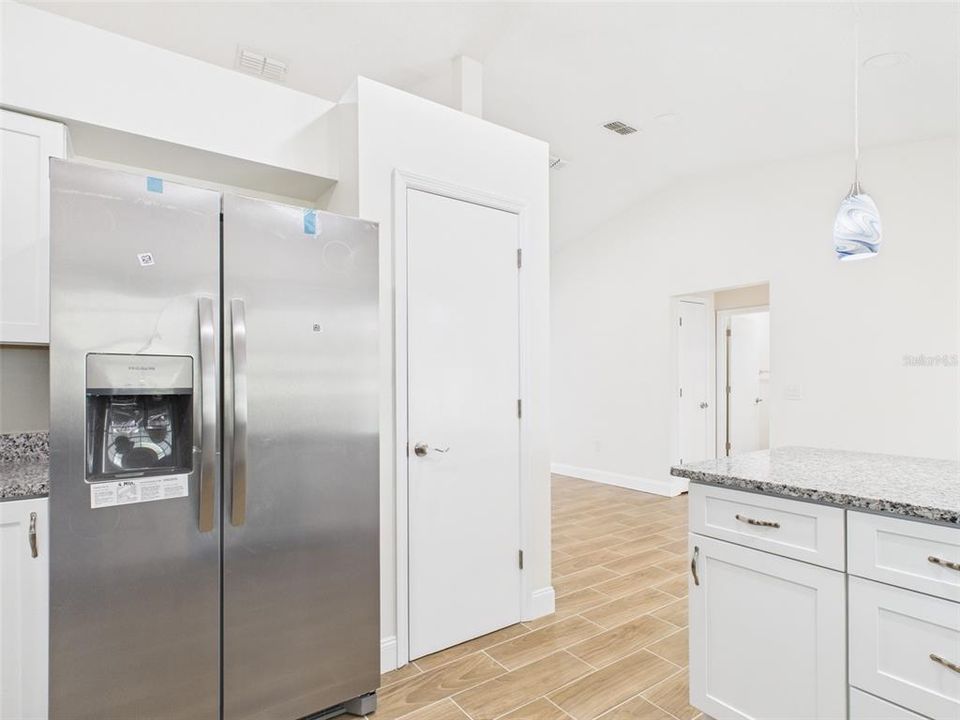 Activo con contrato: $299,900 (3 camas, 2 baños, 1564 Pies cuadrados)