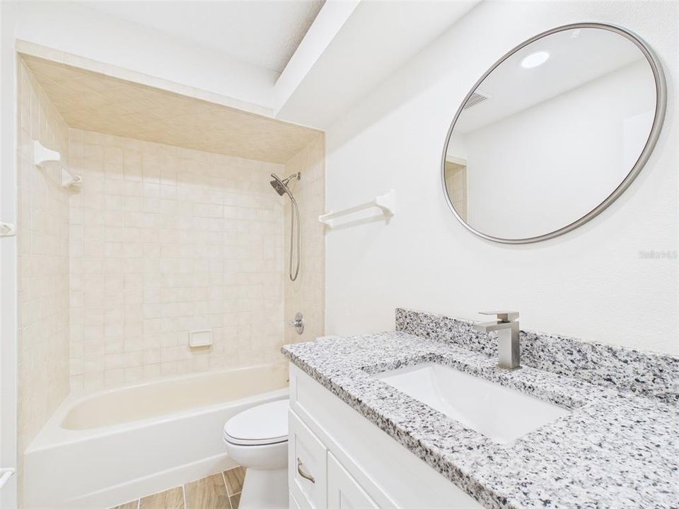 Activo con contrato: $299,900 (3 camas, 2 baños, 1564 Pies cuadrados)