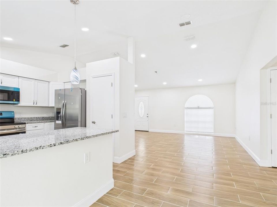 Activo con contrato: $299,900 (3 camas, 2 baños, 1564 Pies cuadrados)