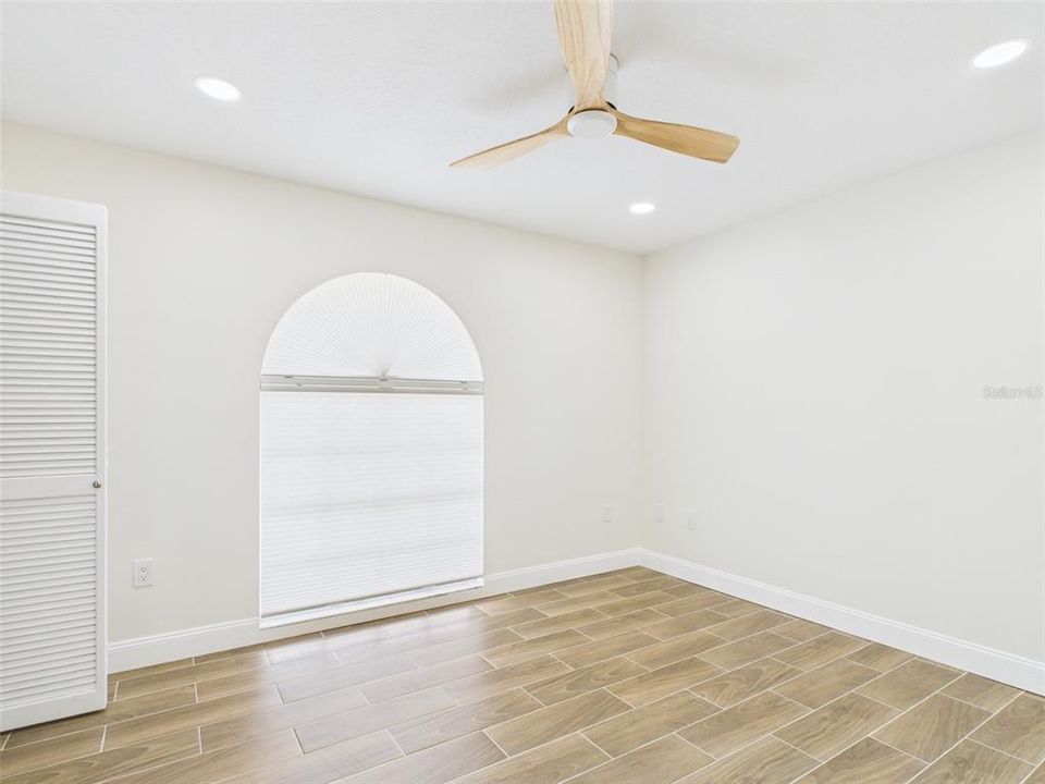 Activo con contrato: $299,900 (3 camas, 2 baños, 1564 Pies cuadrados)