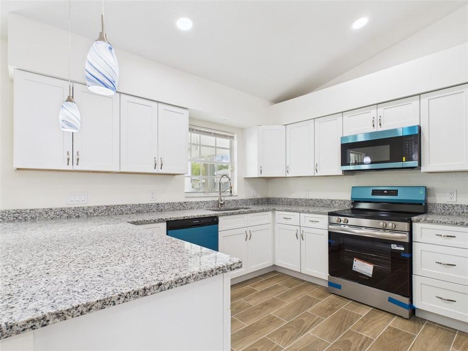 Activo con contrato: $299,900 (3 camas, 2 baños, 1564 Pies cuadrados)