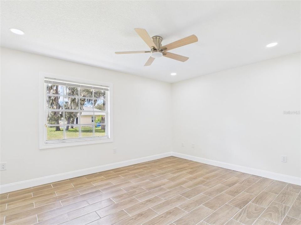 Activo con contrato: $299,900 (3 camas, 2 baños, 1564 Pies cuadrados)