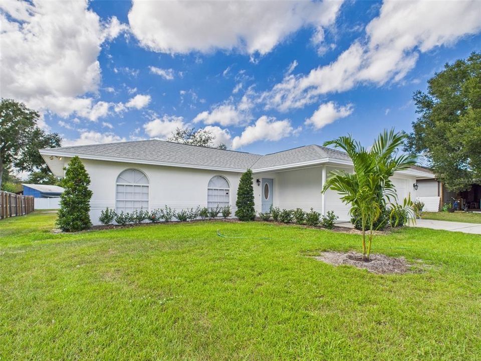 Activo con contrato: $299,900 (3 camas, 2 baños, 1564 Pies cuadrados)