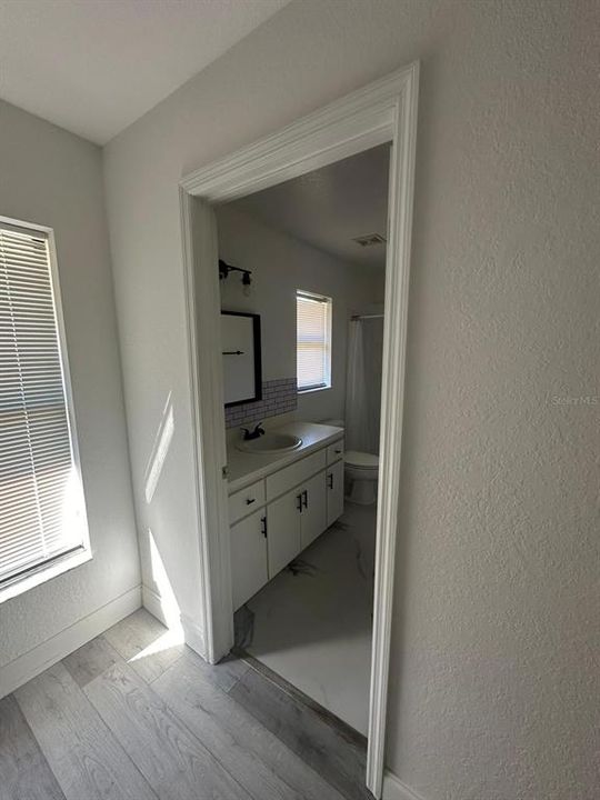 For Rent: $1,700 (3 beds, 2 baths, 1079 Square Feet)