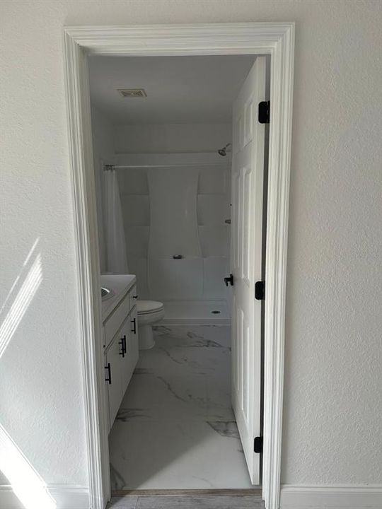 For Rent: $1,700 (3 beds, 2 baths, 1079 Square Feet)