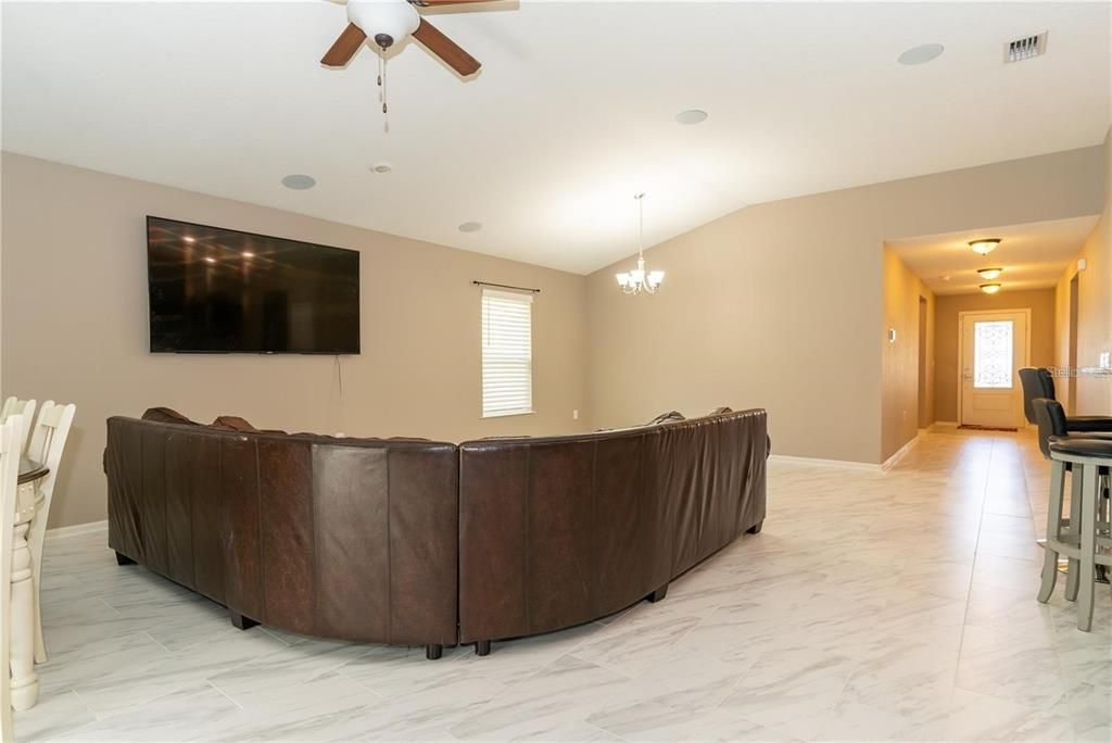 En Renta: $2,400 (4 camas, 2 baños, 1884 Pies cuadrados)